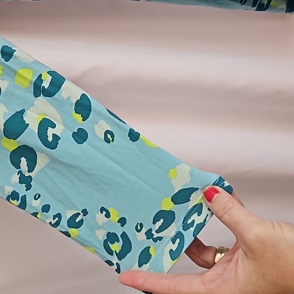 Aqua green leopard ptint ls knit asymmetrical tunic w pockets - Picture 4 of 9